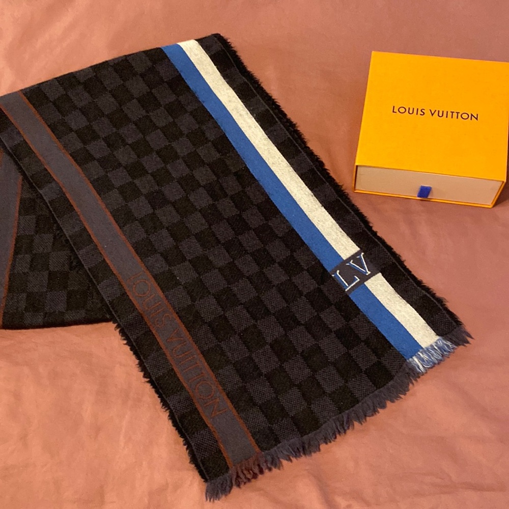 Louis Vuitton Classic wool scarf shawl Like new Bought at Champs-Élysées Paris